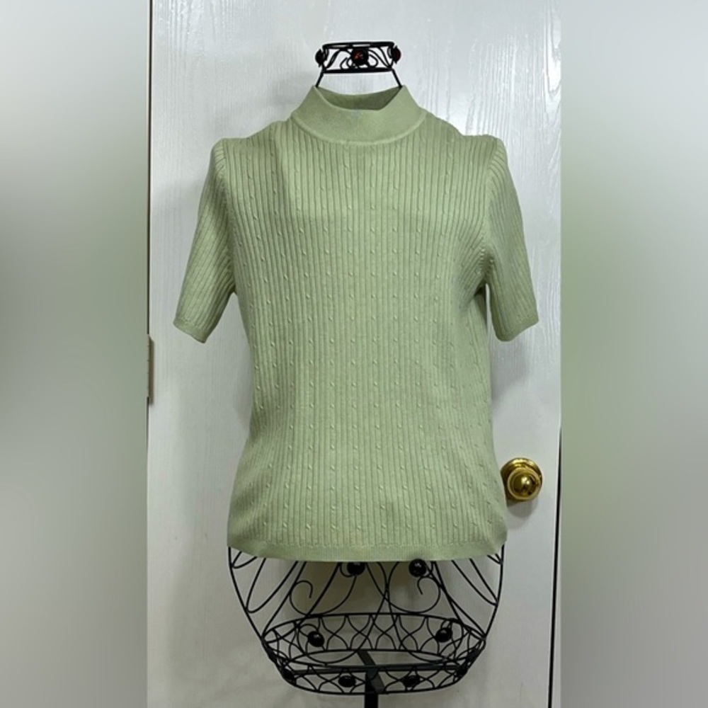 🟡 Unbranded Sage Green Mock Turtleneck Short Sleeve Top